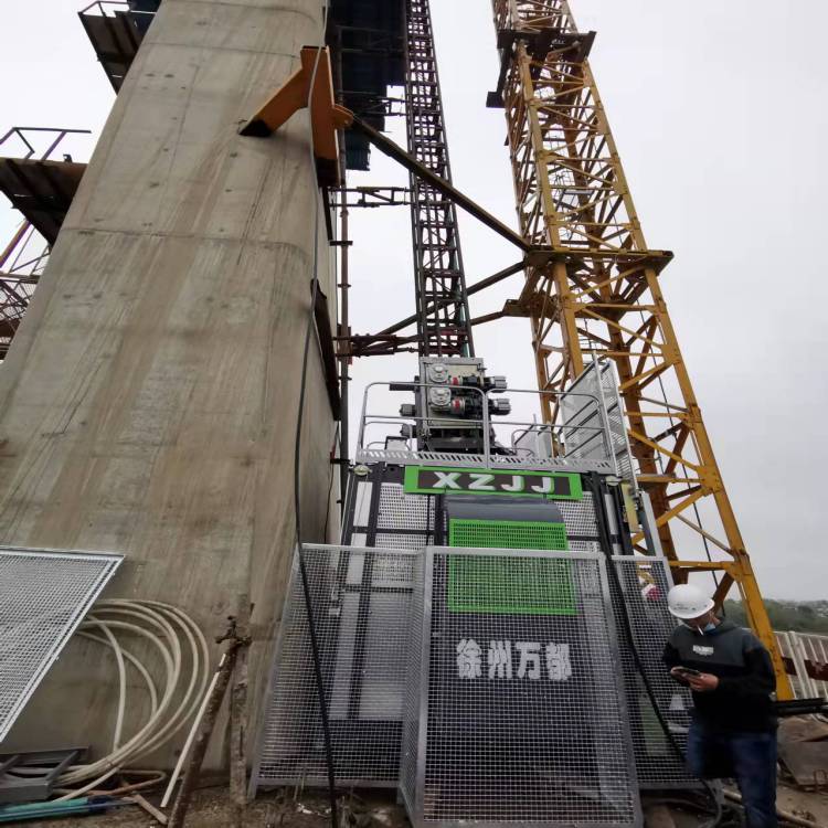 徐州万都倾斜式升降机服务中国铁建大桥项目